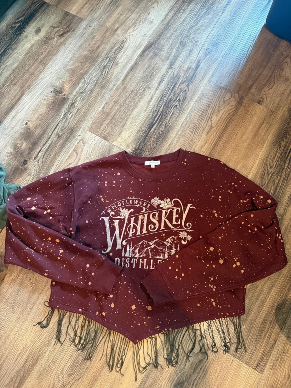 Graphic Whiskey Distillery Fringe Hem Cropped Sweatshirt - Burgundy